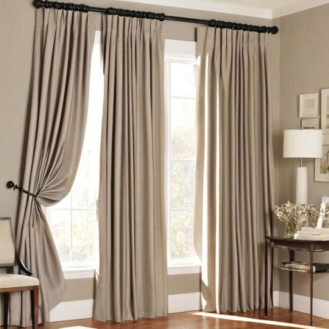 Montaż karnisza na karniszarzu